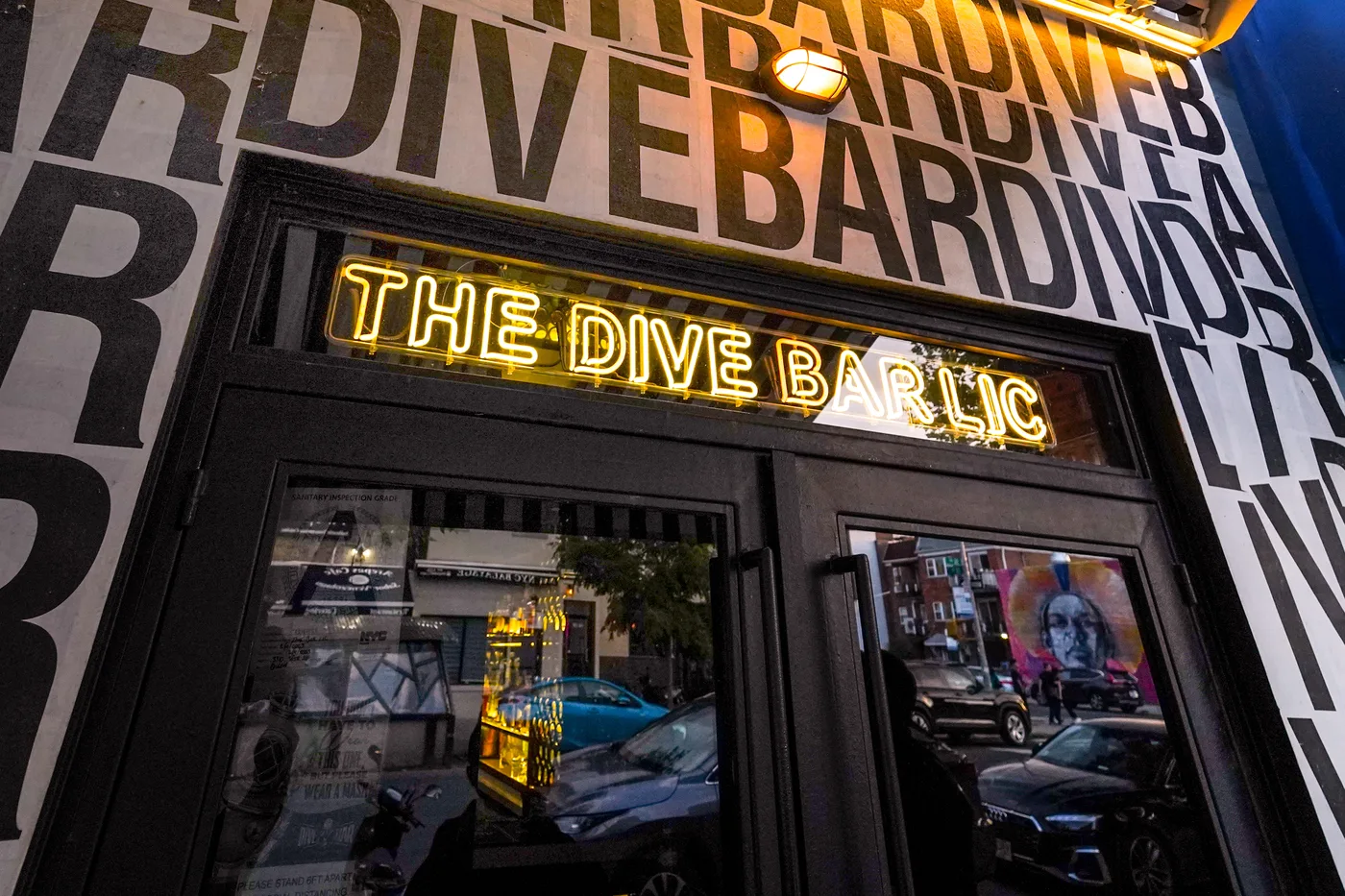 Entrance neon sign